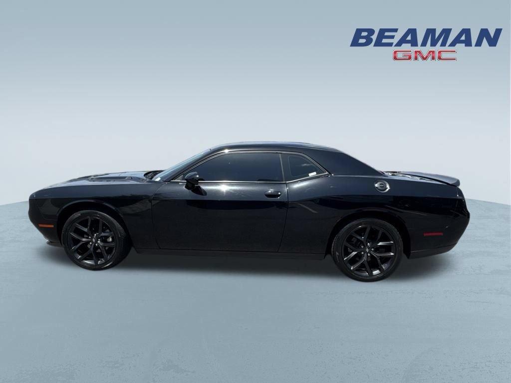 Used 2022 Dodge Challenger SXT w/ Driver Convenience Group RWD image 4