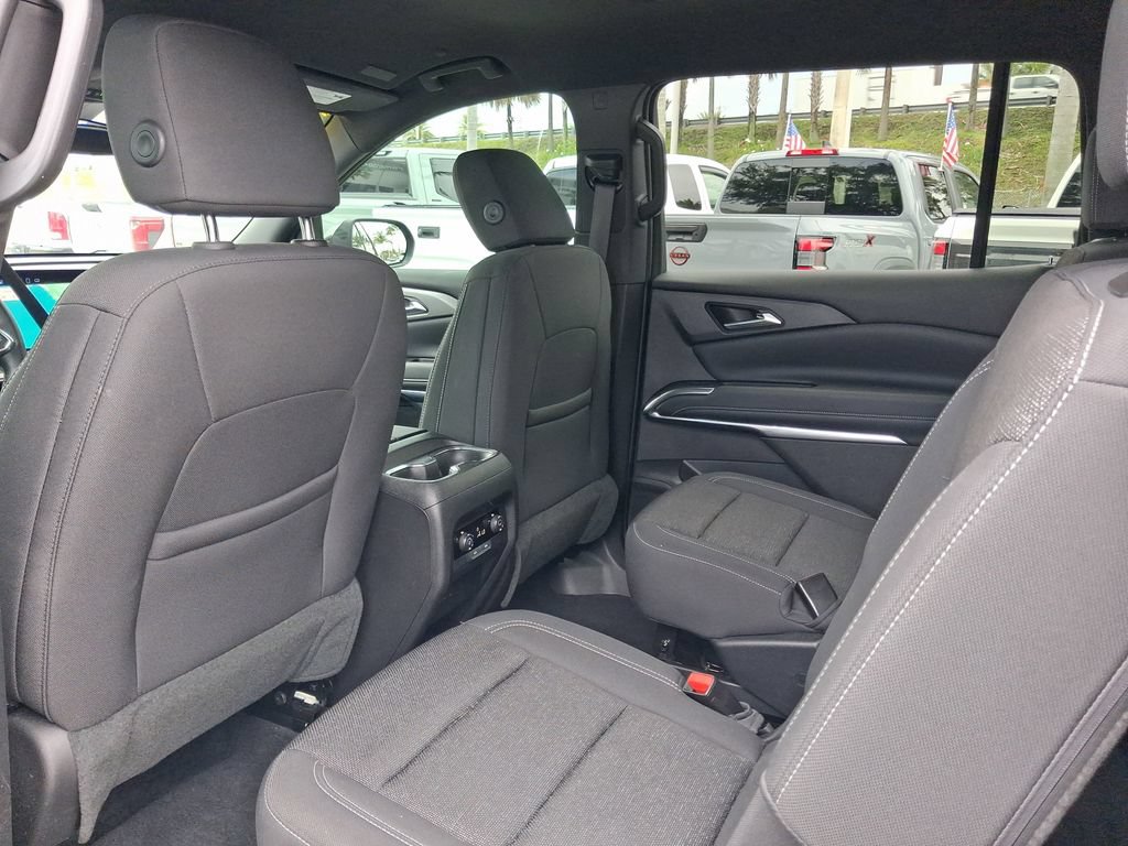 Used 2025 Chevrolet Traverse LT FWD image 7