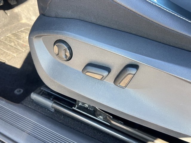 Used 2022 Volkswagen Tiguan SE w/ Panoramic Sunroof Package image 17