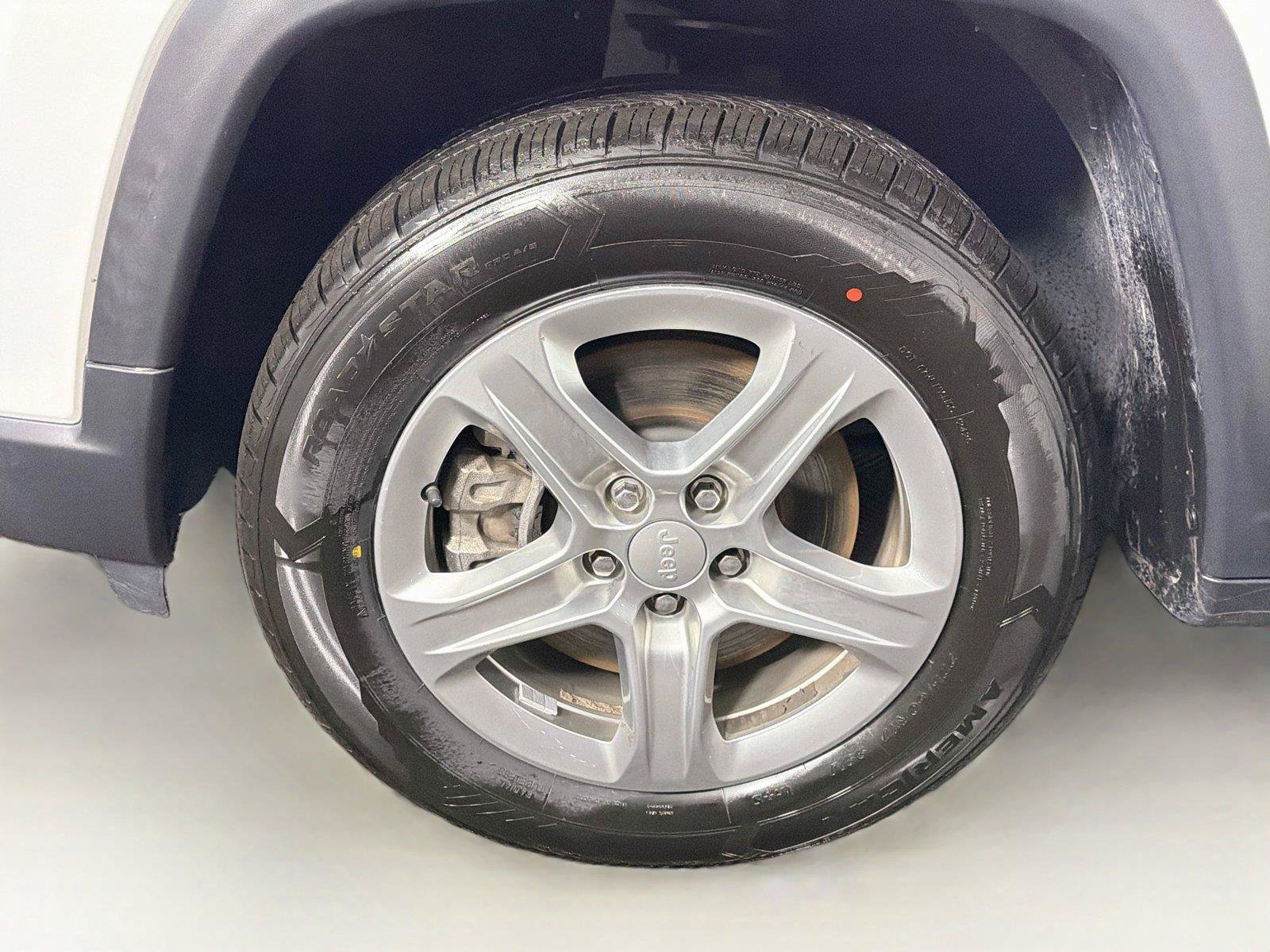 Used 2024 Jeep Compass Latitude AWD/4WD image 32