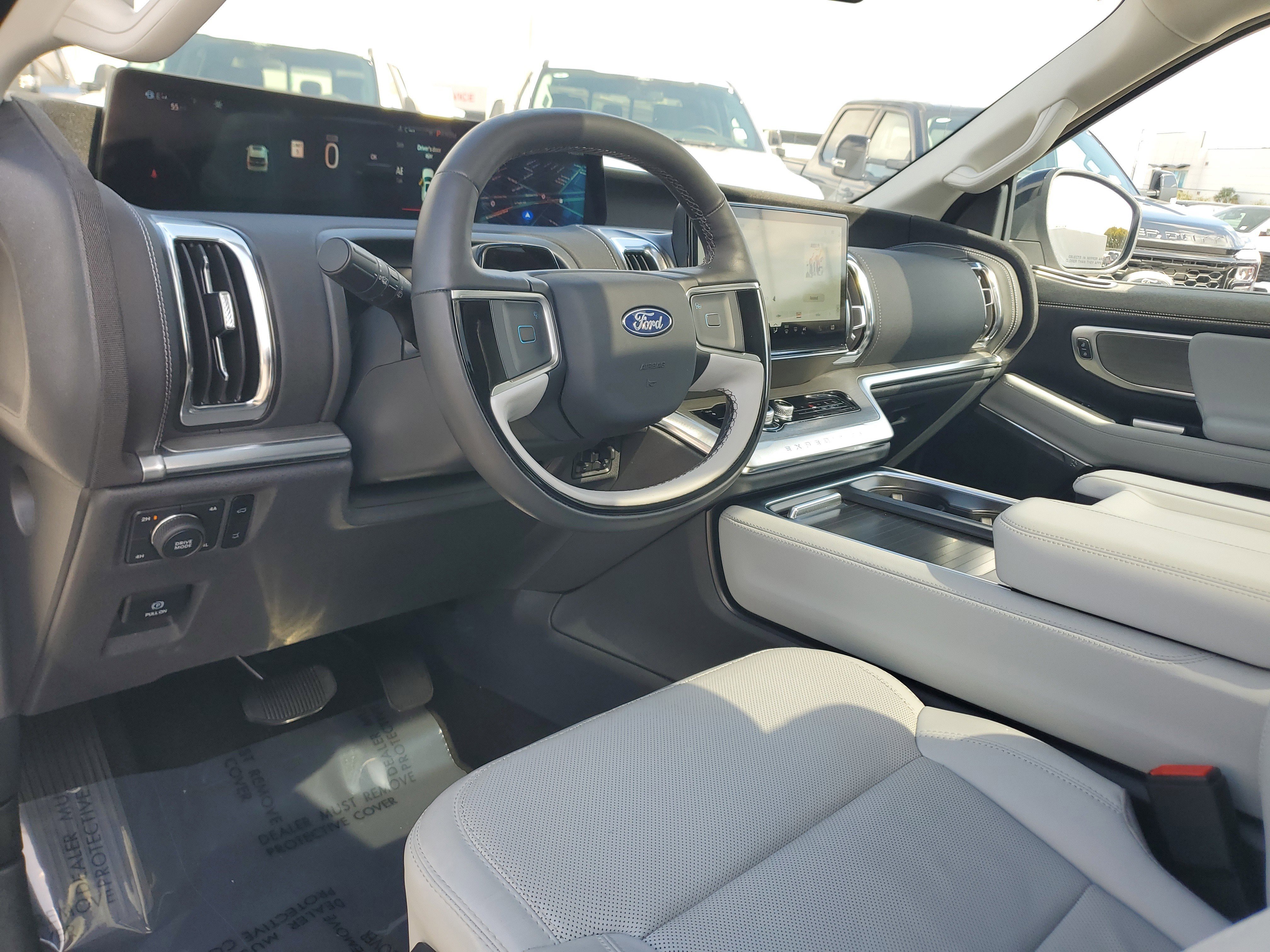 Used 2025 Ford Expedition Platinum w/ Driver's Package image 9