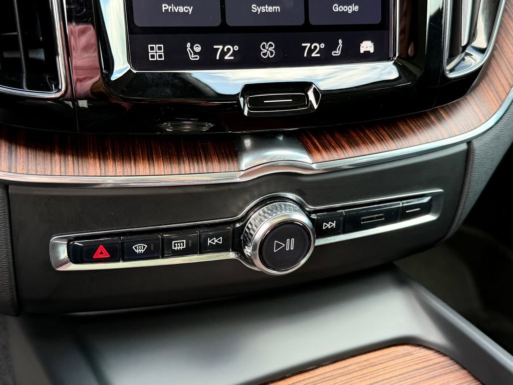 Certified 2023 Volvo XC60 B5 Ultimate w/ Climate Package AWD/4WD image 37