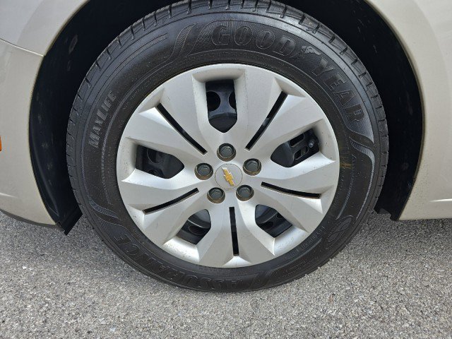 Used 2014 Chevrolet Cruze LS image 10