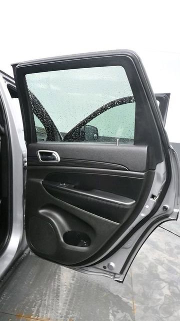 Used 2019 Jeep Grand Cherokee Laredo AWD/4WD image 12