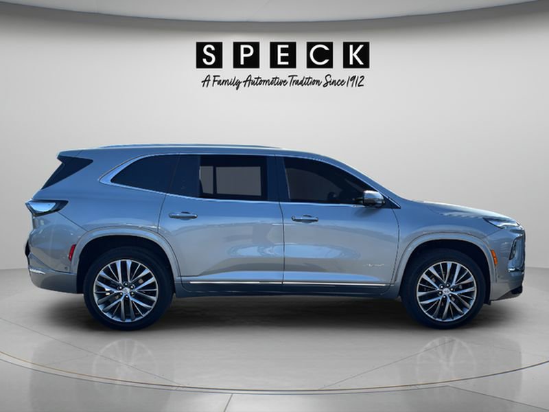 Used 2026 Buick Enclave Avenir w/ Super Cruise Package AWD/4WD image 4