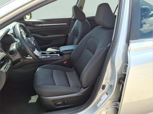 Used 2023 Nissan Altima 2.5 SV FWD image 12
