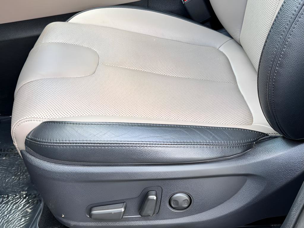 Used 2020 Hyundai Santa Fe SEL w/ Convenience + Premium Package FWD image 11
