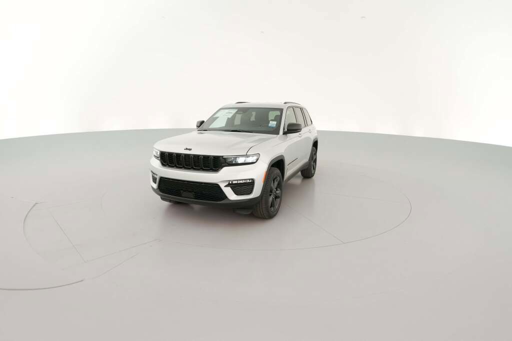 New 2025 Jeep Grand Cherokee Limited w/ Black Appearance Package image 3