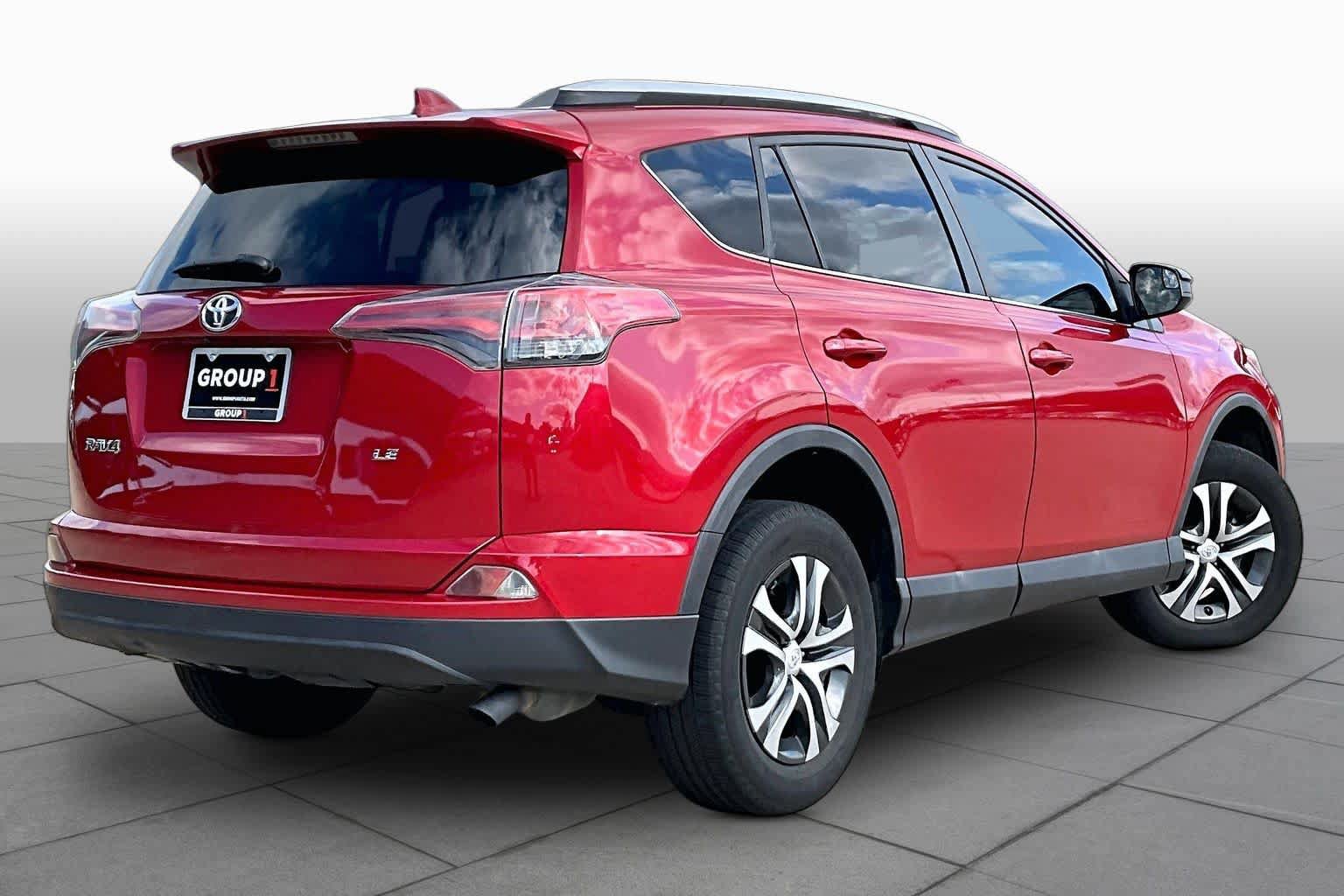 Used 2016 Toyota RAV4 LE FWD image 13