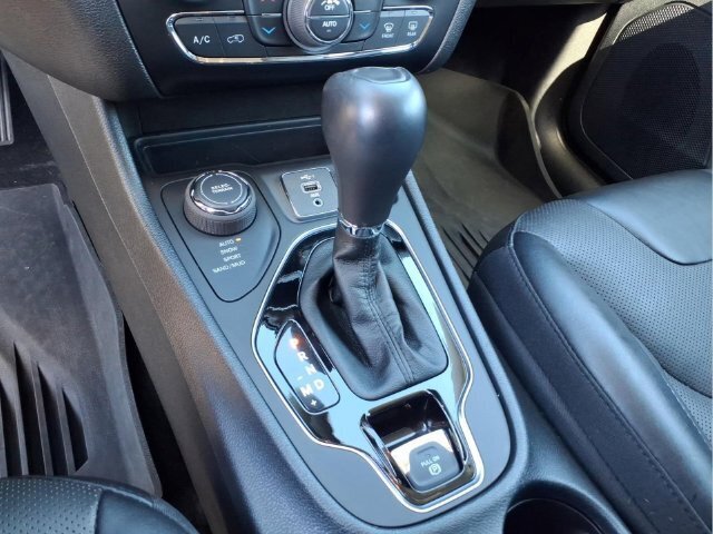 Used 2023 Jeep Cherokee Altitude Lux AWD/4WD image 28