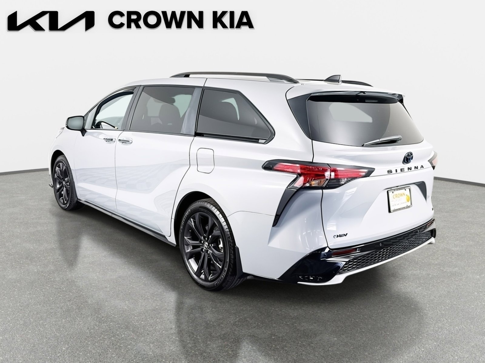 Used 2025 Toyota Sienna XSE w/ XSE Plus Package image 8