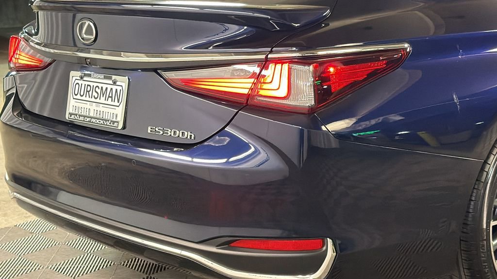 Used 2025 Lexus ES 300h w/ Premium Package image 9