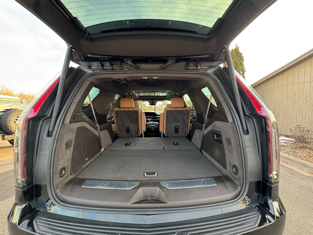 Used 2022 Cadillac Escalade Sport w/ LPO, ONYX Package image 36