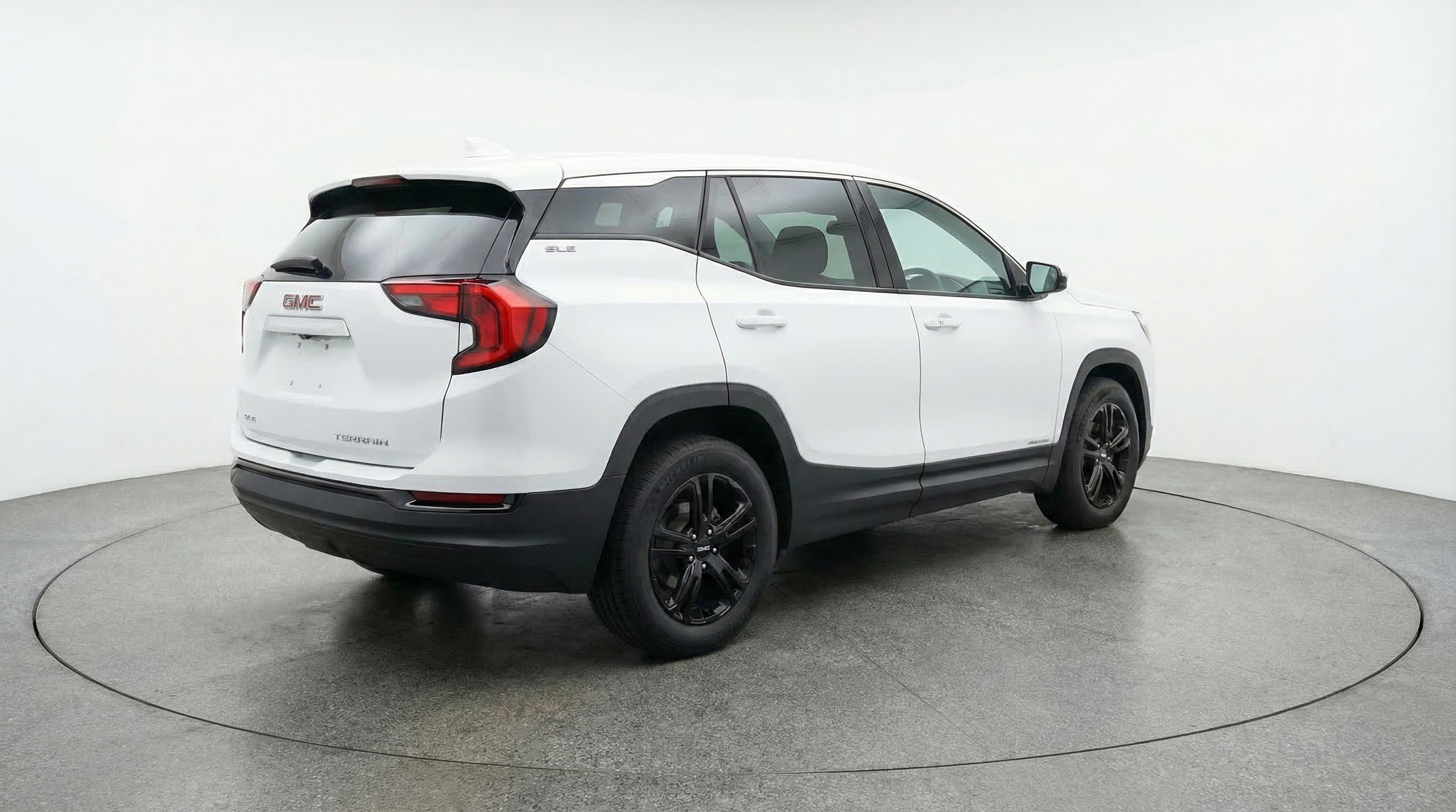 Used 2024 GMC Terrain SLE image 9