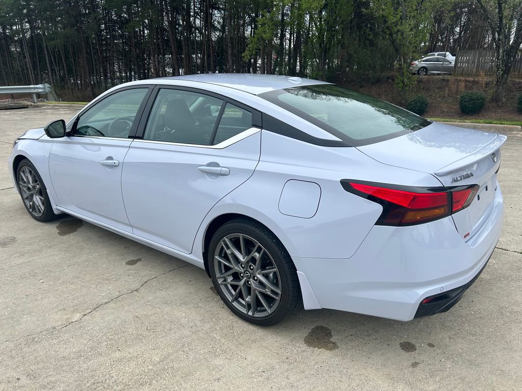 Used 2024 Nissan Altima 2.0 SR image 3