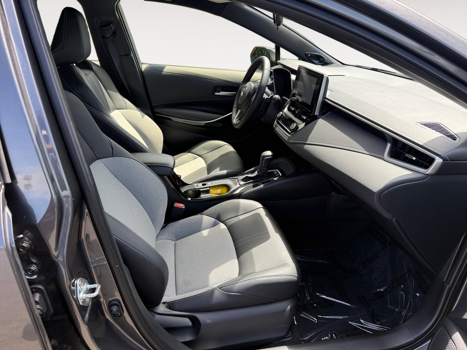 Used 2025 Toyota Corolla XSE FWD image 15