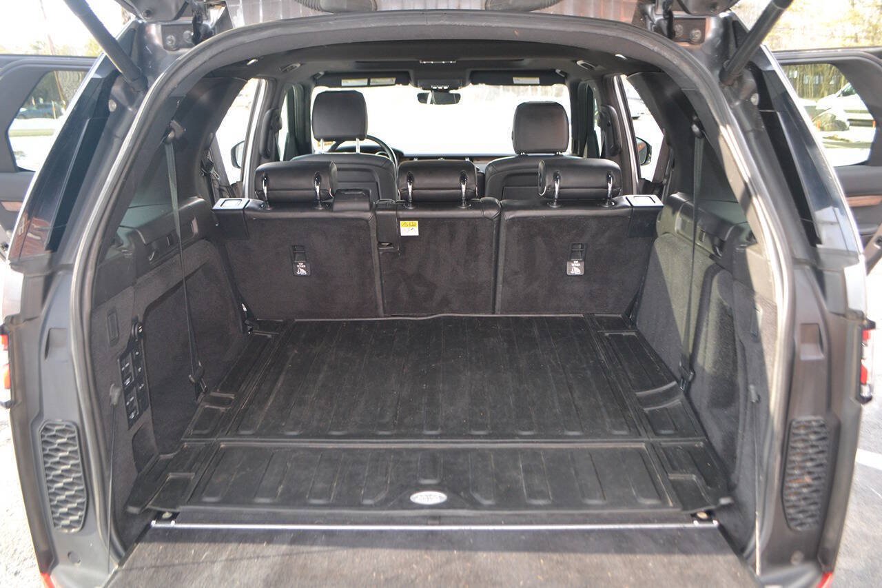 Used 2017 Land Rover Discovery HSE AWD/4WD image 14
