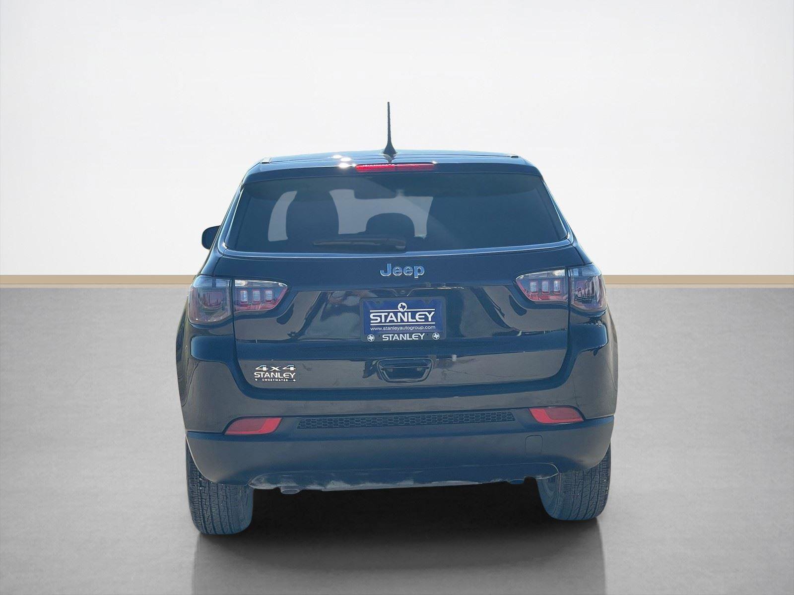 Used 2025 Jeep Compass Sport image 6