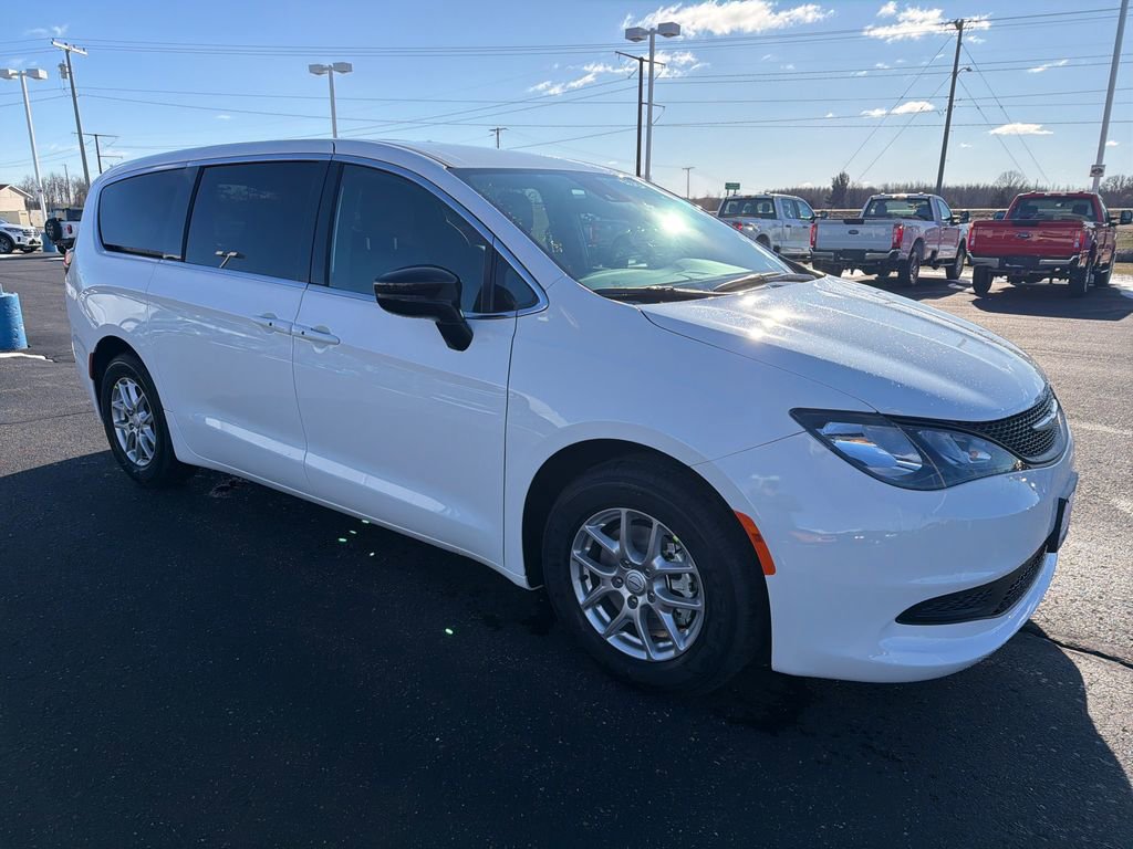 New 2026 Chrysler Voyager LX image 7