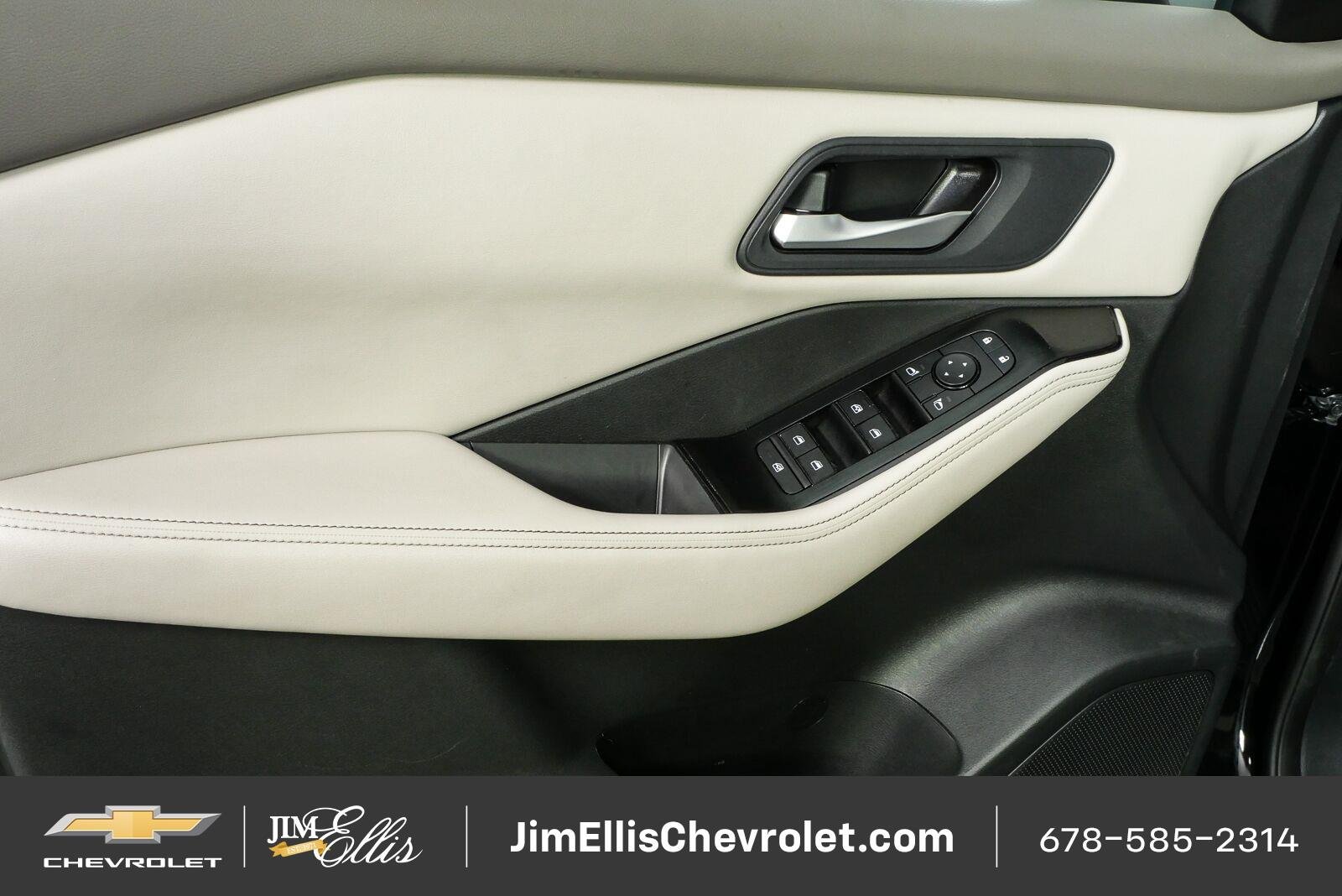 Used 2025 Nissan Rogue SV AWD/4WD image 6