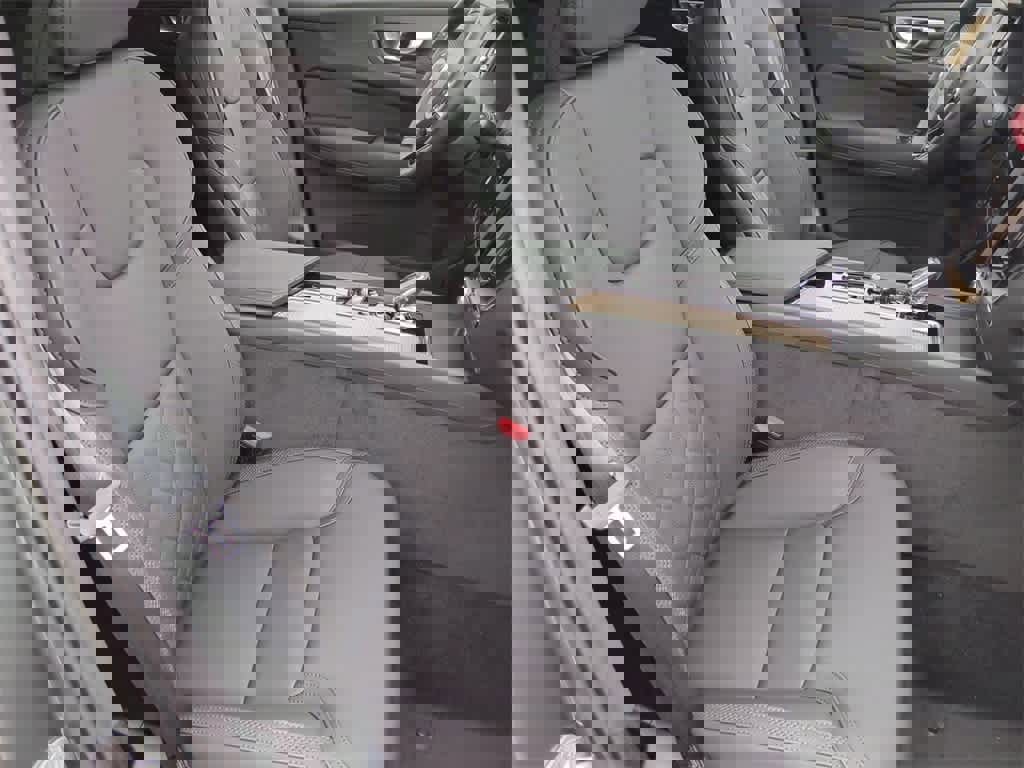 Certified 2026 Volvo XC60 B5 Plus w/ Protection Package Premier image 22