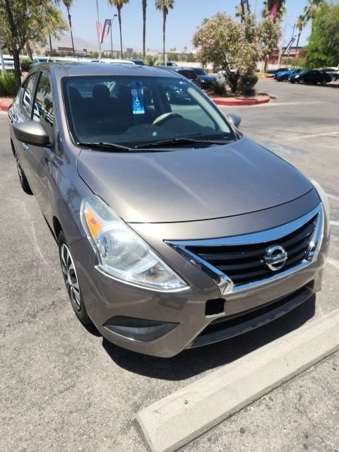 Used 2015 Nissan Versa SV FWD image 2