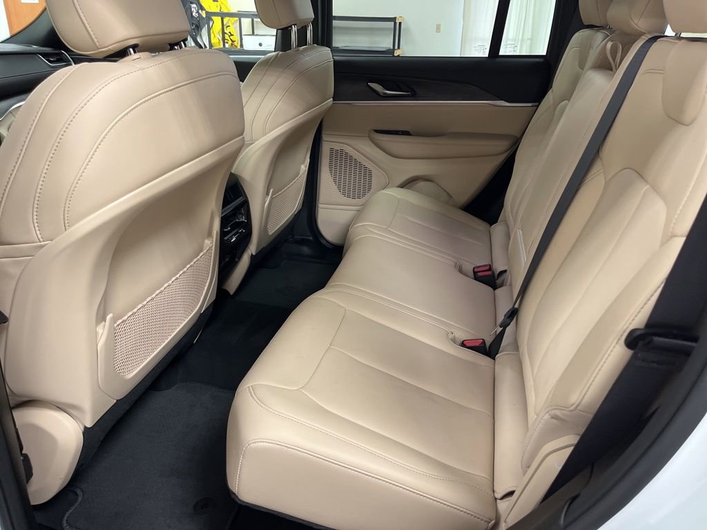 Used 2024 Jeep Grand Cherokee Limited image 14