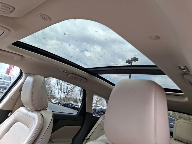 Used 2021 Lincoln Corsair AWD w/ Premium Package image 14