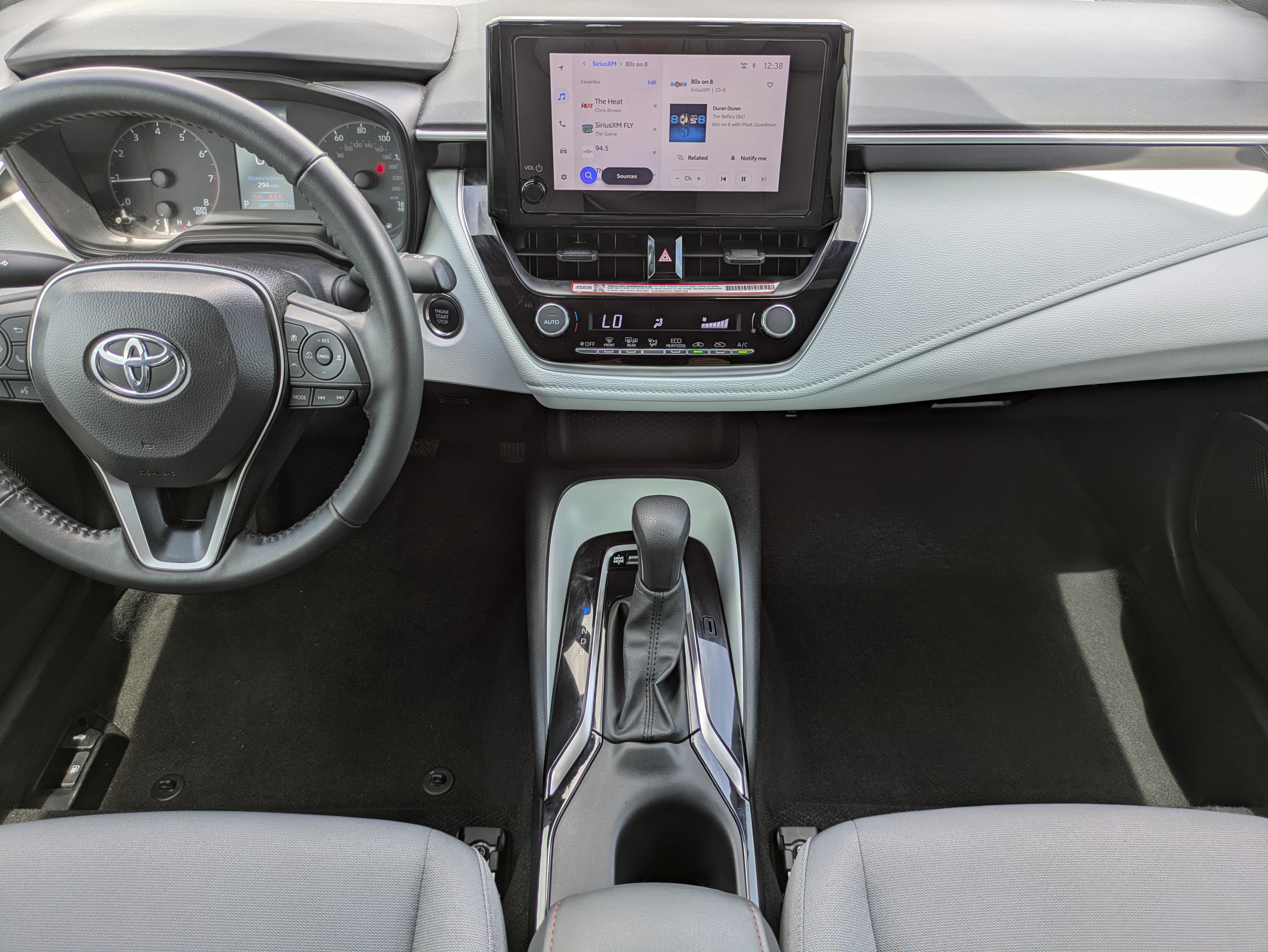 Used 2025 Toyota Corolla SE FWD image 29
