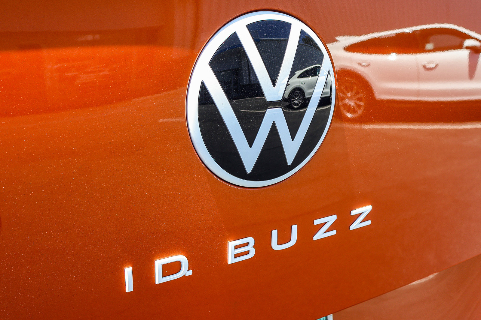 Used 2025 Volkswagen ID. Buzz 1st Edition AWD/4WD image 30