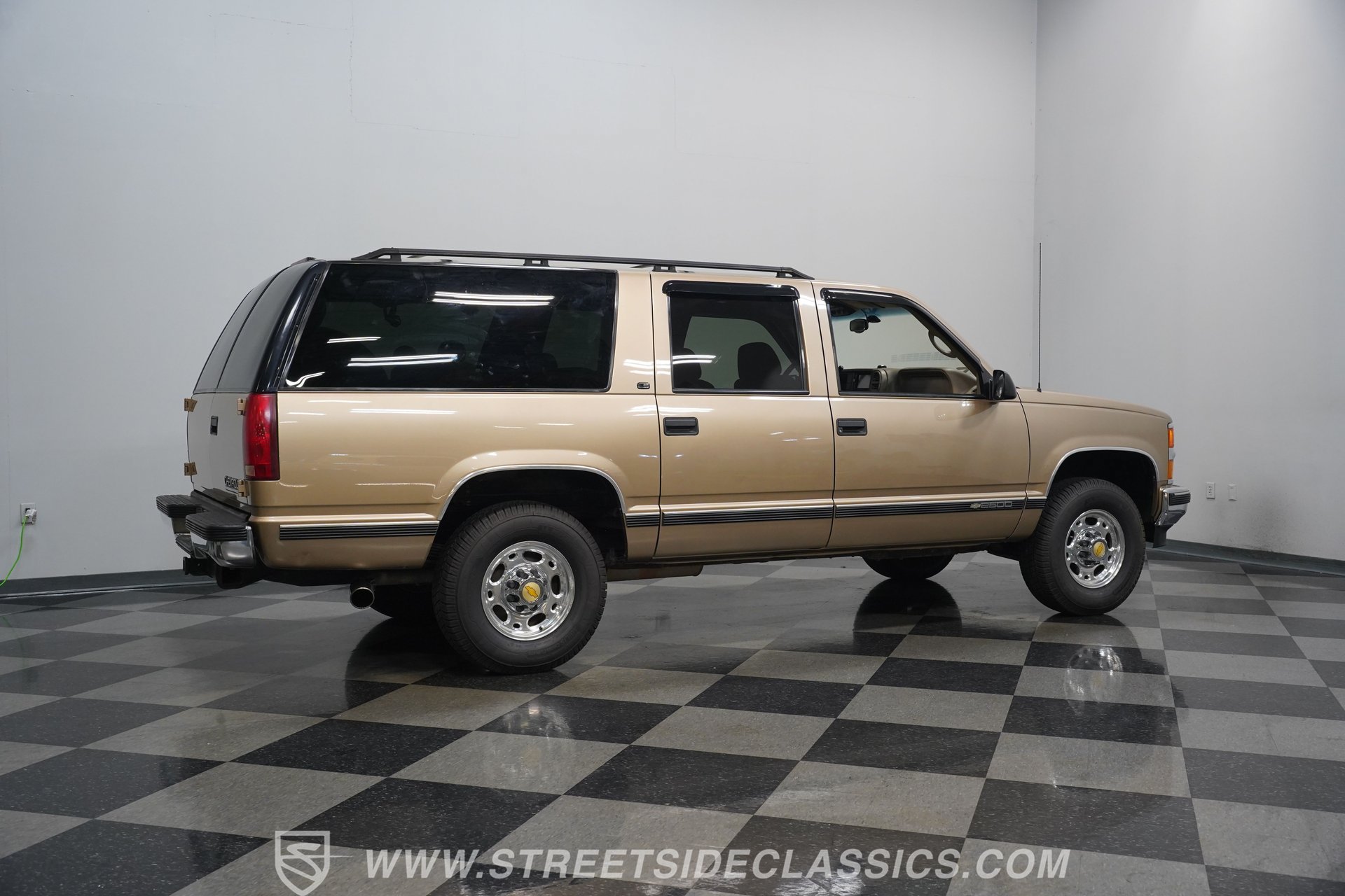 Used 1999 Chevrolet Suburban 2500 w/ Preferred Equipment Group 2 RWD image 14