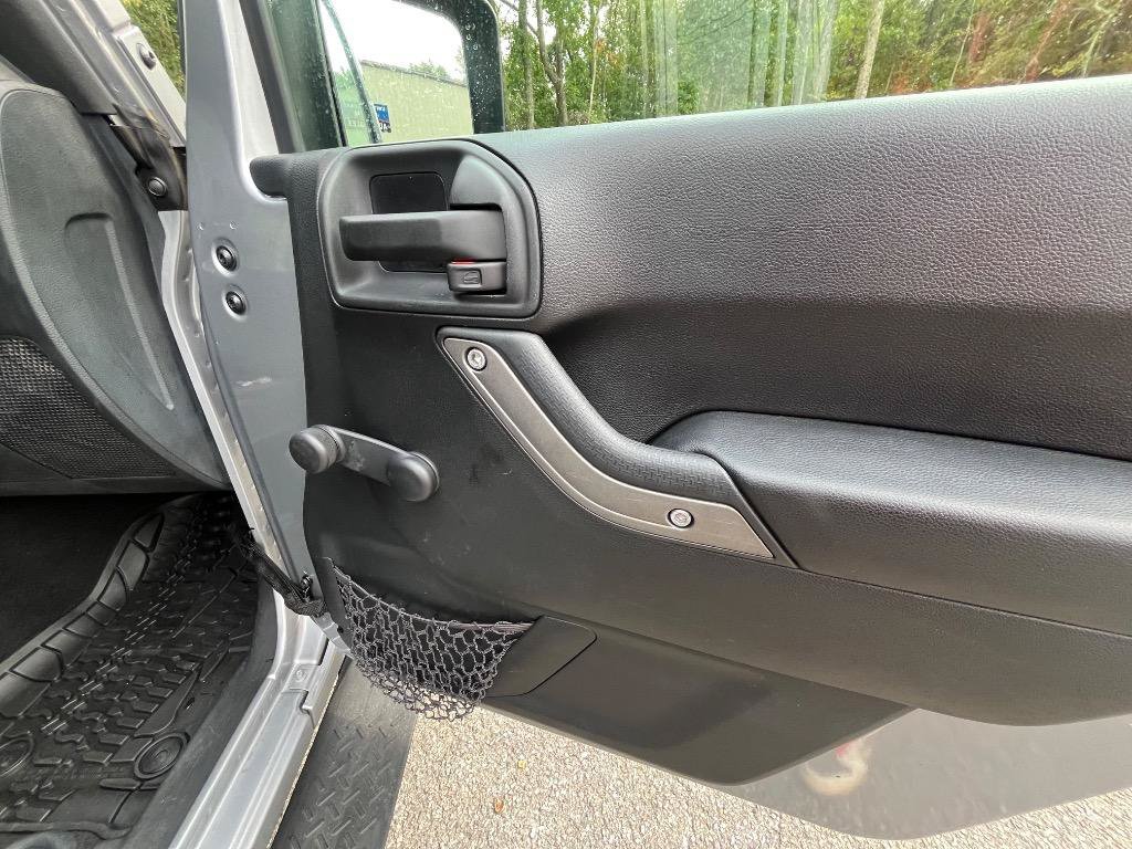 Used 2016 Jeep Wrangler Unlimited Sport w/ Connectivity Group AWD/4WD image 29