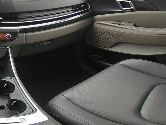 Used 2026 Kia Carnival FWD image 27