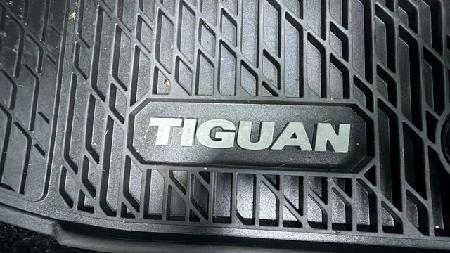Used 2023 Volkswagen Tiguan SE R-Line AWD/4WD image 37