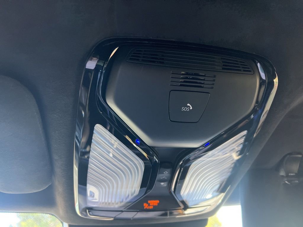 Certified 2024 BMW X7 xDrive40i w/ M Sport Package image 21