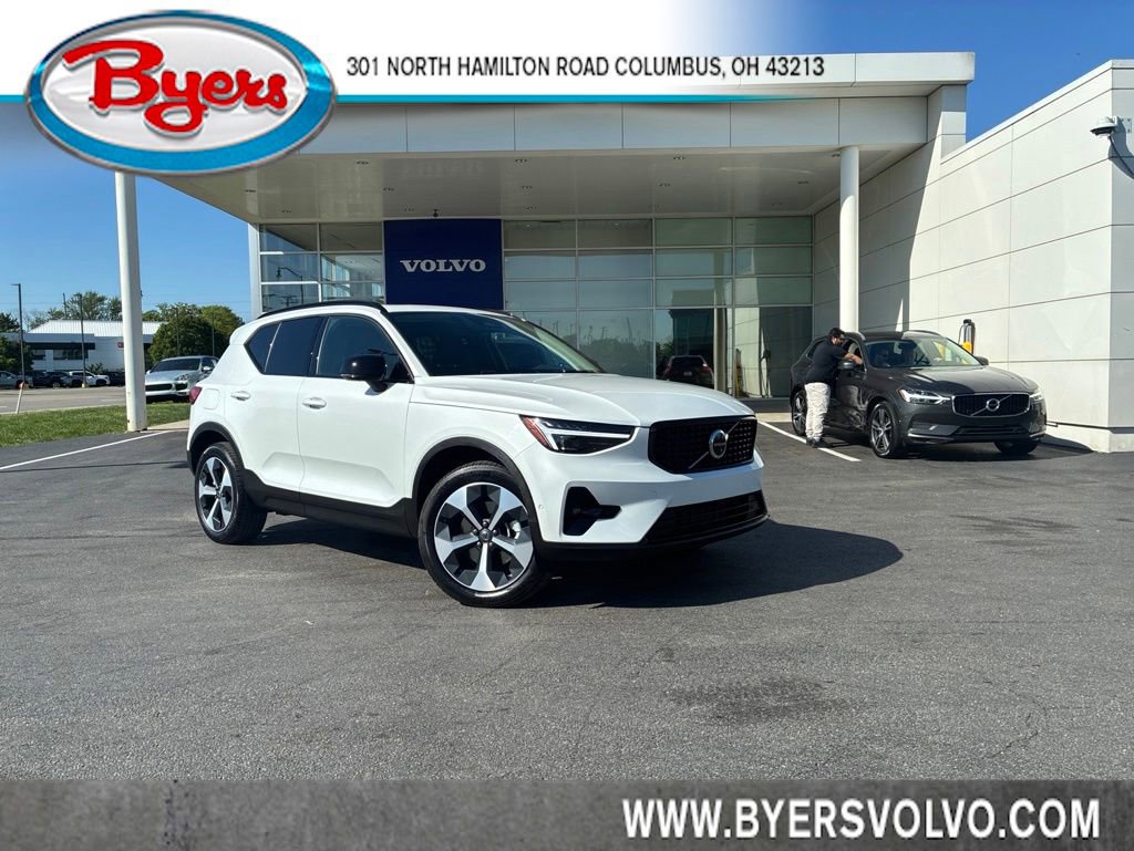 Used 2026 Volvo XC40 B5 Plus AWD/4WD image 1