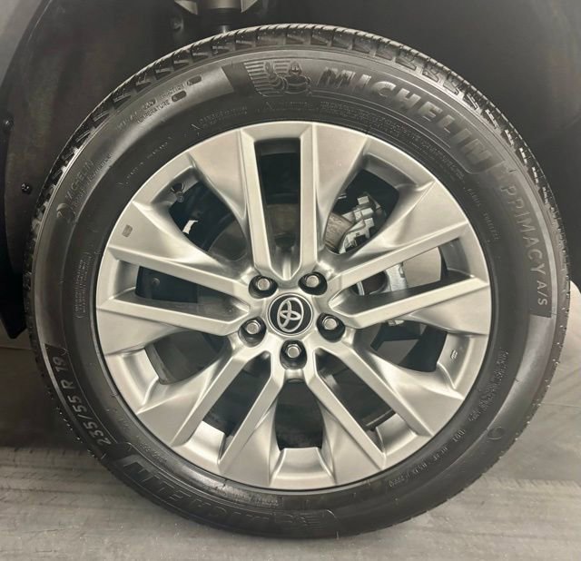 Used 2024 Toyota RAV4 XLE Premium image 11