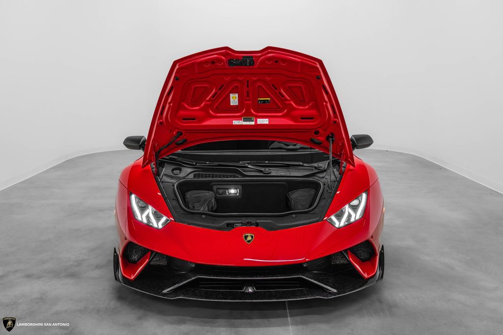 Used 2018 Lamborghini Huracan Performante AWD/4WD image 11