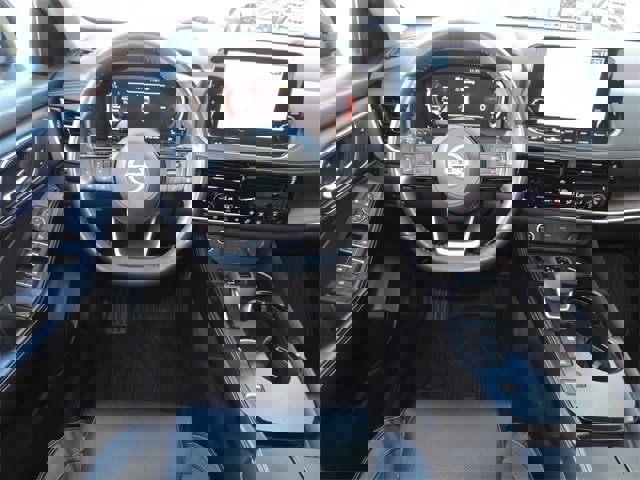 Used 2021 Nissan Rogue Platinum image 16