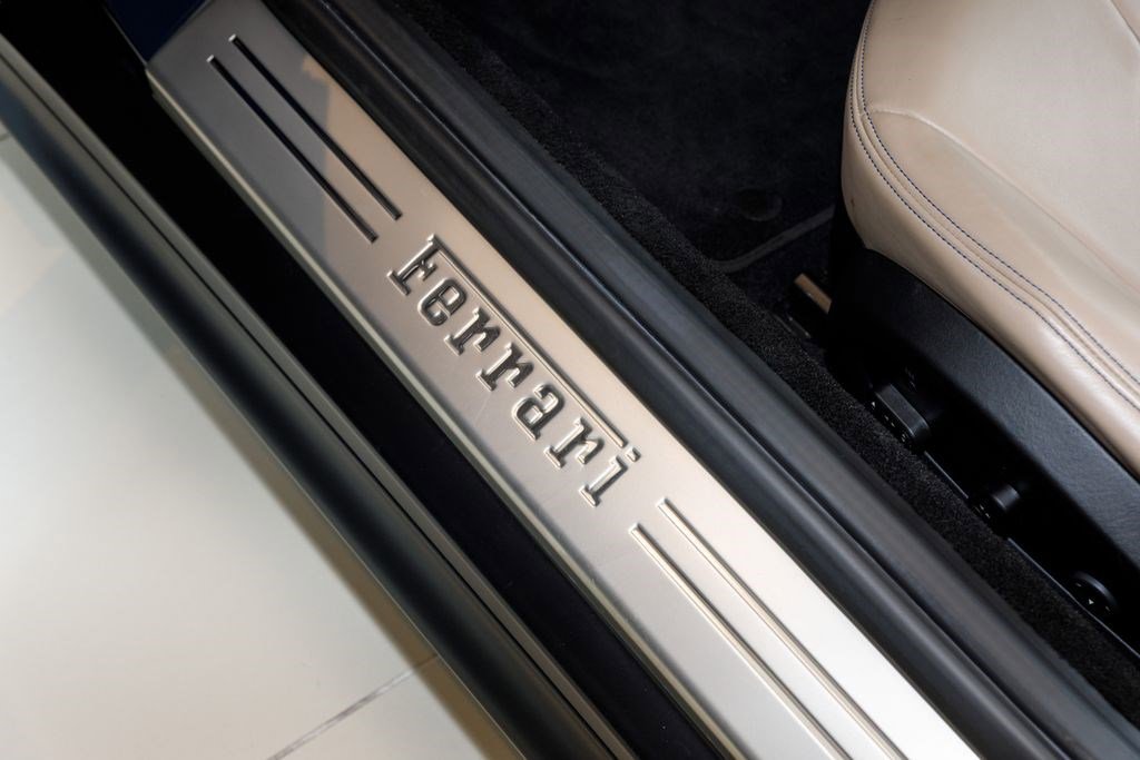 Used 2022 Ferrari 812 GTS RWD image 33