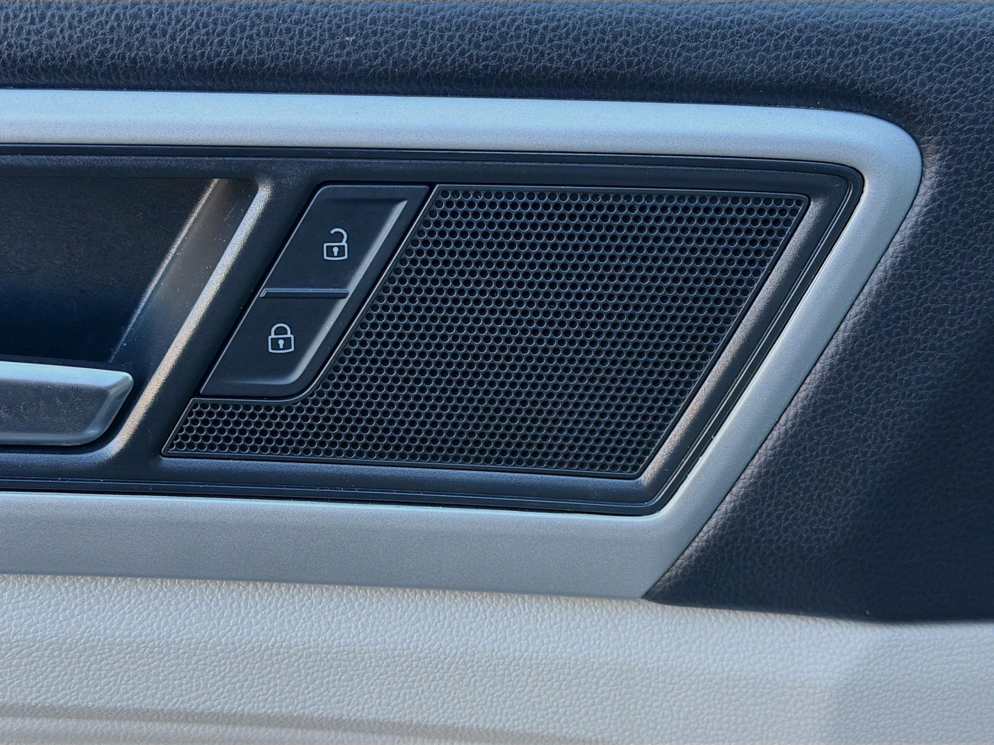 Used 2023 Volkswagen Atlas SE image 24