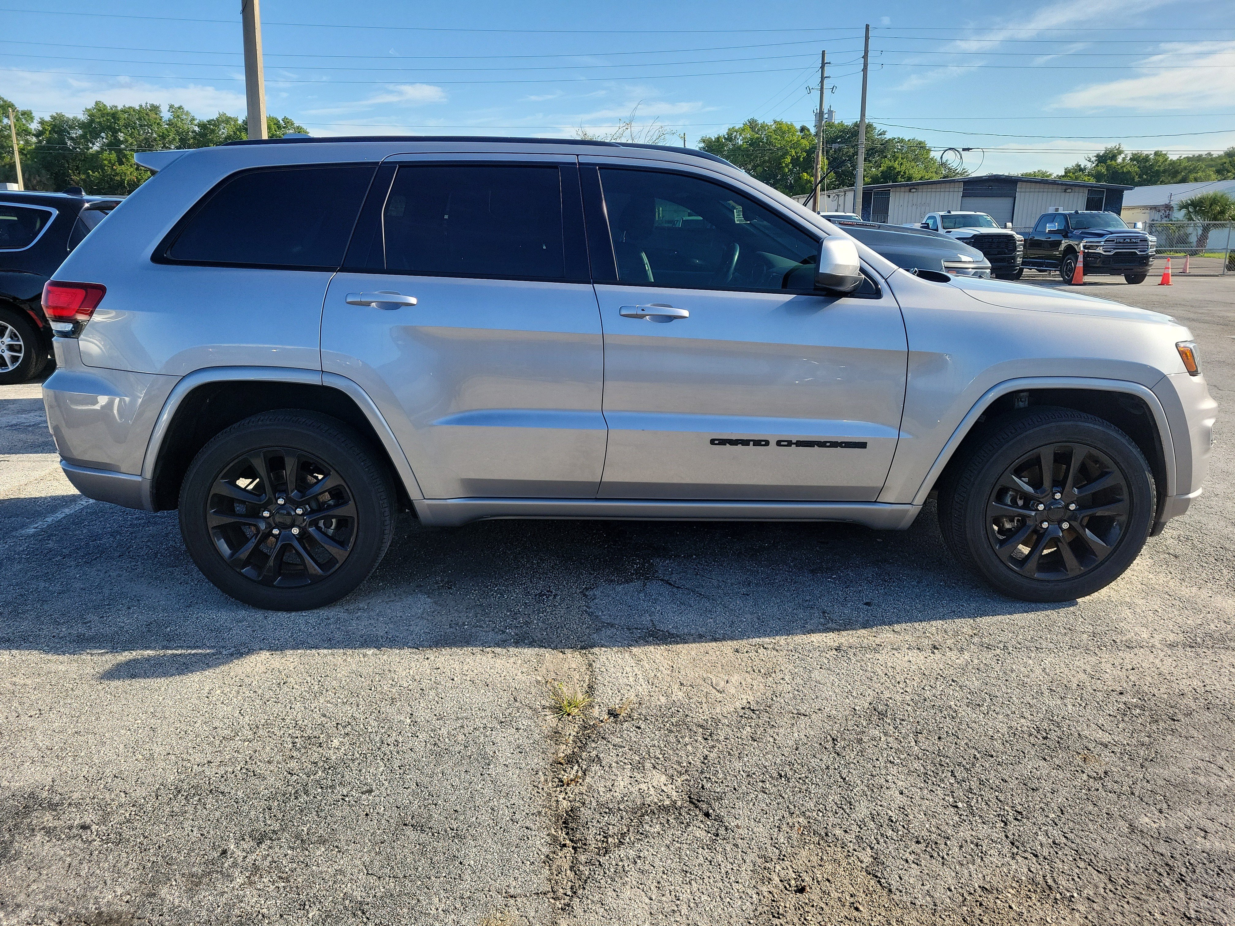 Used 2021 Jeep Grand Cherokee Laredo X RWD image 7