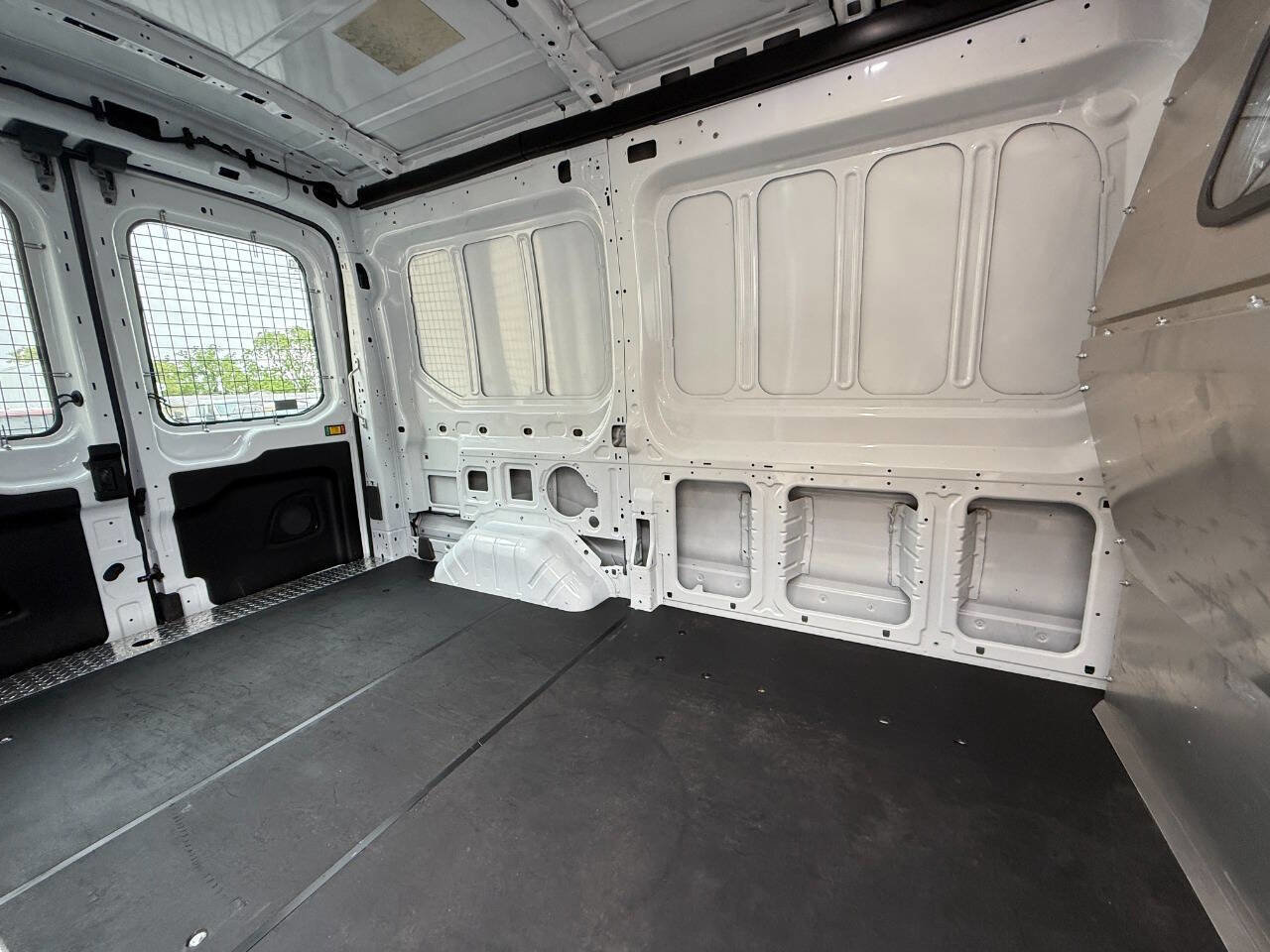 Used 2023 Ford Transit 250 Medium Roof AWD image 35