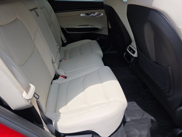 Used 2025 Genesis GV70 2.5T AWD/4WD image 13