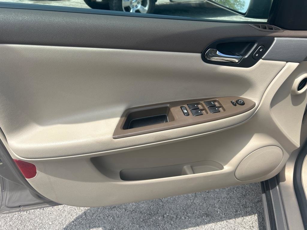 Used 2006 Chevrolet Impala LT w/ Preferred Equipment Group FWD image 16