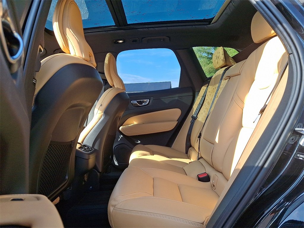 Used 2024 Volvo XC60 B5 Ultimate w/ Protection Package Premier image 10