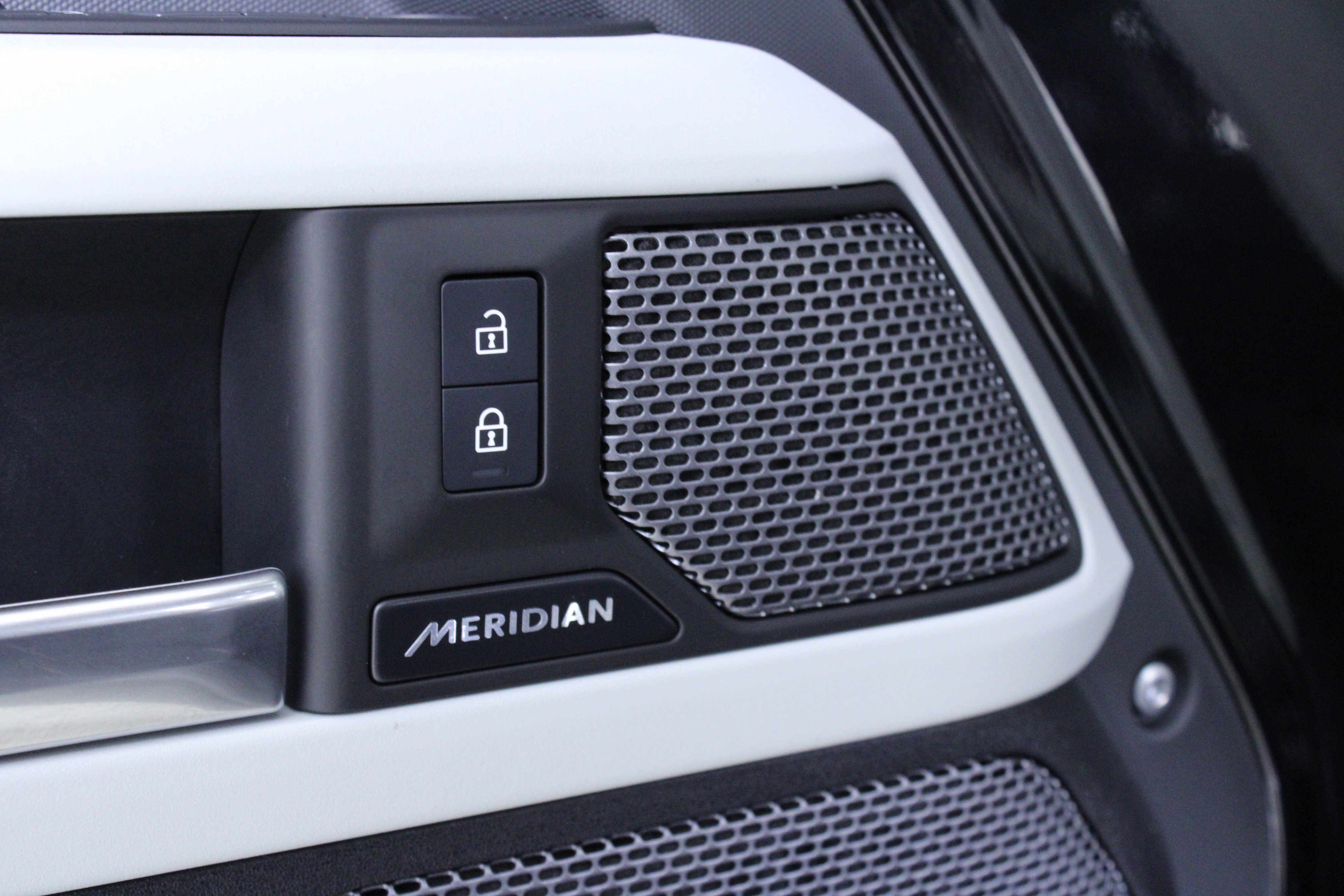 Used 2024 Land Rover Defender 110 S image 17