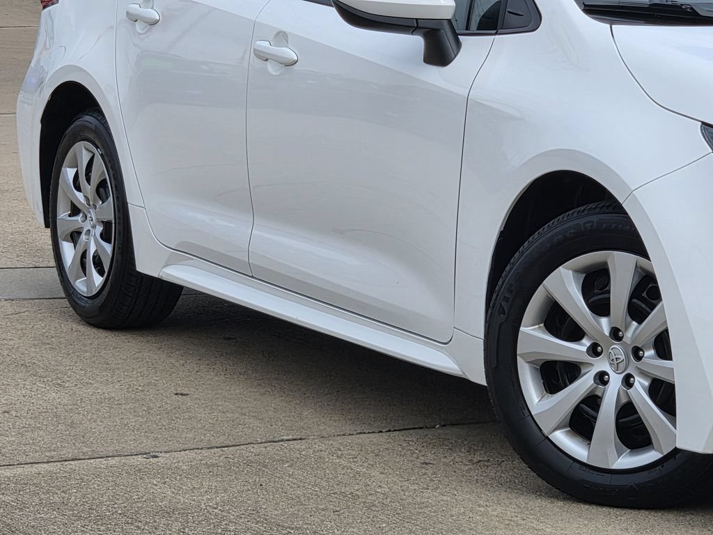 Used 2026 Toyota Corolla LE FWD image 12