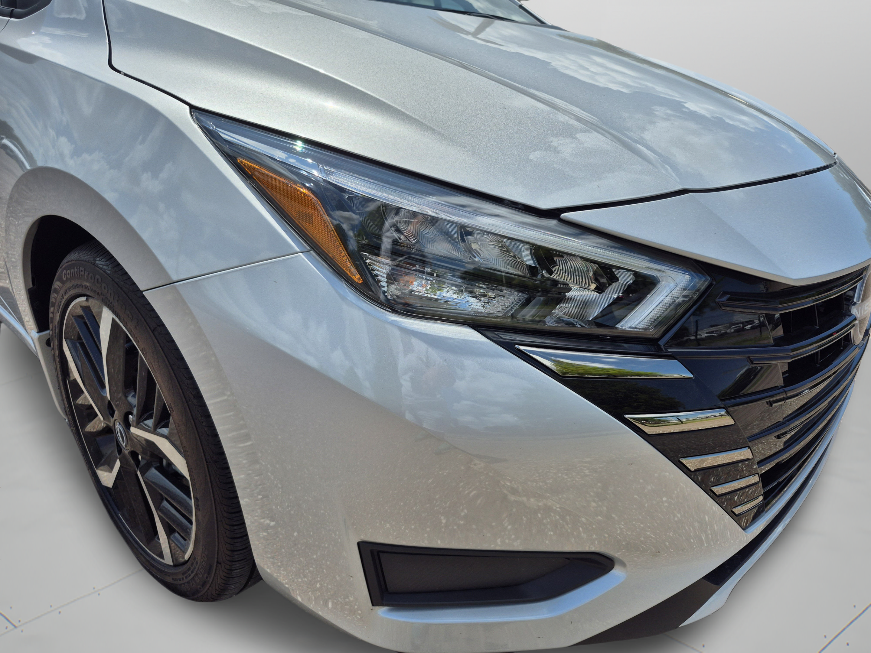 Certified 2025 Nissan Versa SR w/ Trunk Package FWD image 33