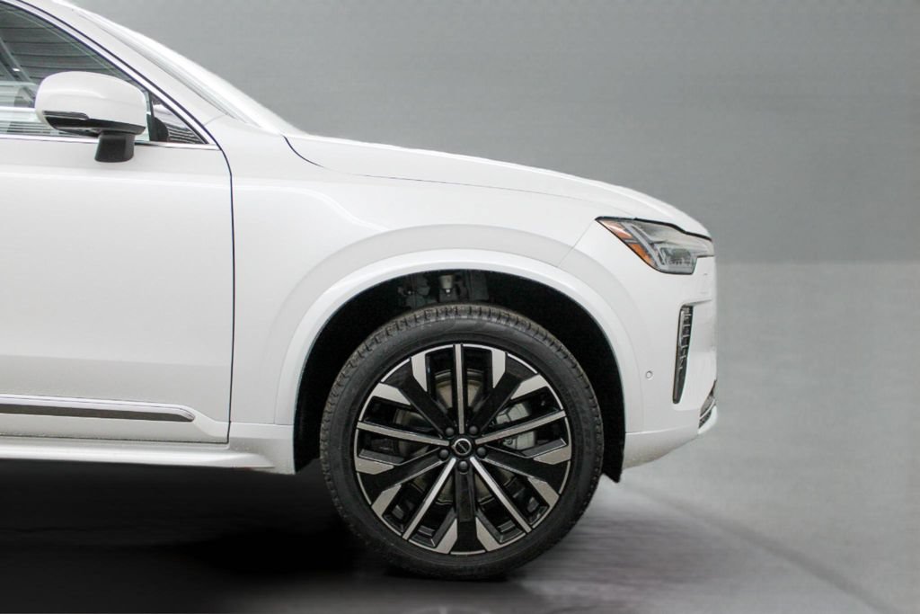 Used 2026 Volvo XC90 B5 Plus w/ Protection Package Premier AWD/4WD image 31